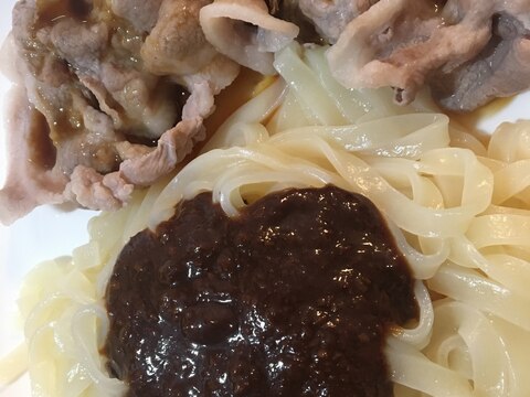 豚肉とジャージャー麺
